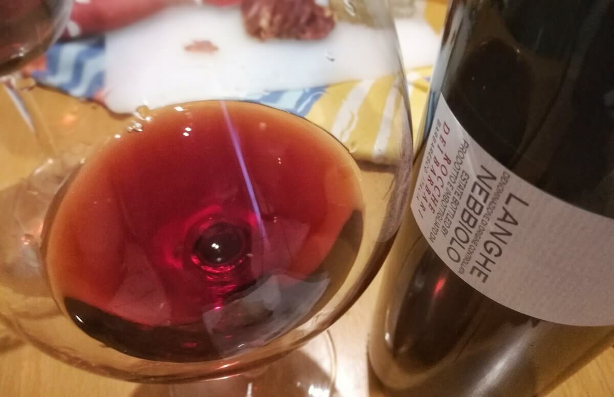 colore di un Nebbiolo delle Langhe calice di Nebbiolo delle Langhe