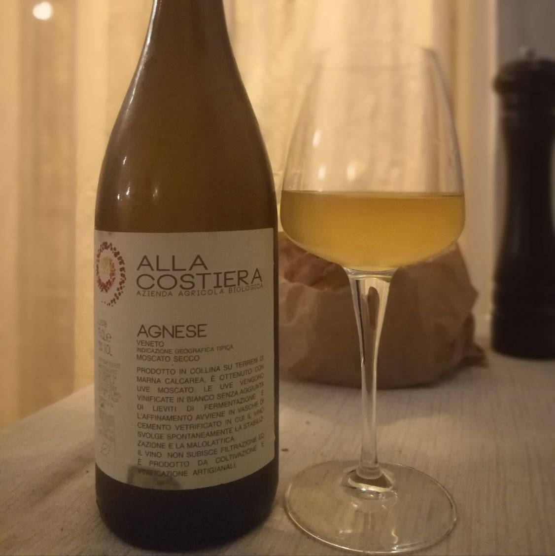 Una bottiglia di moscato secco