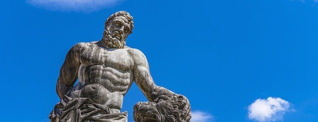 Statua di Ercole eroe mitologia greca